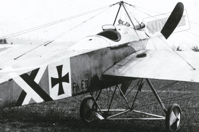 Fokker E.IV 638~15 detail (0863-003).jpg